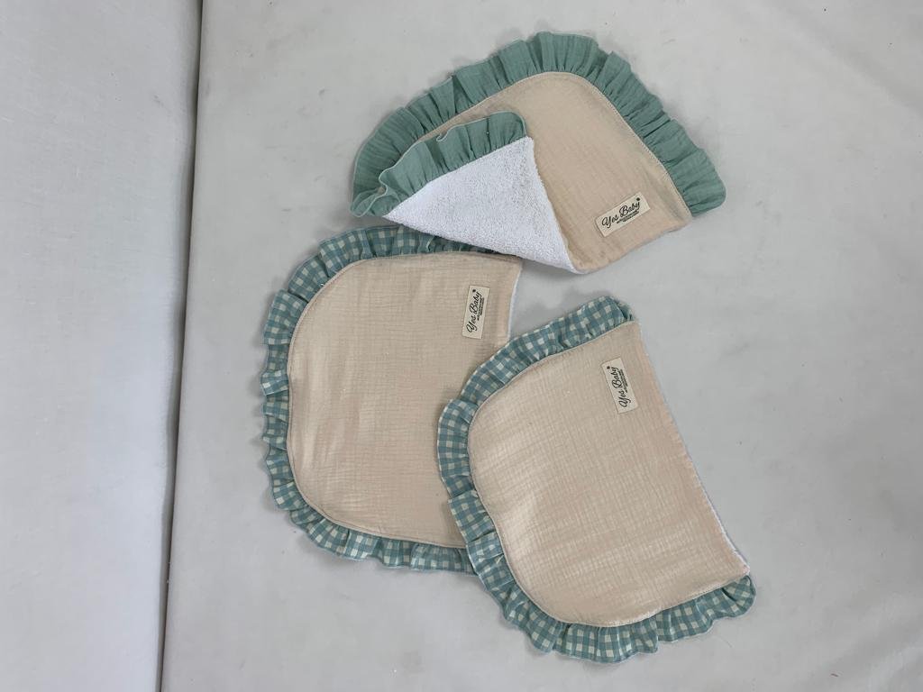 Mini toalla medialuna con volante